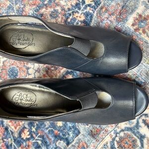 Life Stride Simply Comfort Women's Navy Peep-Toe Heels